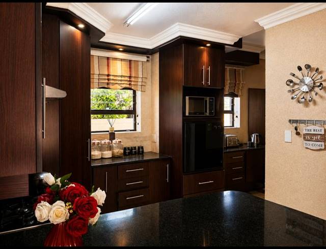 4 BEDROOM HOUSE FOR SALE IN THATCHFIELD